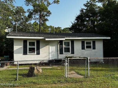/international/us/15030-polk-street-gulfport-ms-110104598207/