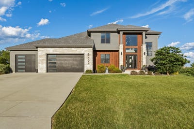 /international/us/8494-s-nighthawk-trl-oak-creek-wi-110108975786/