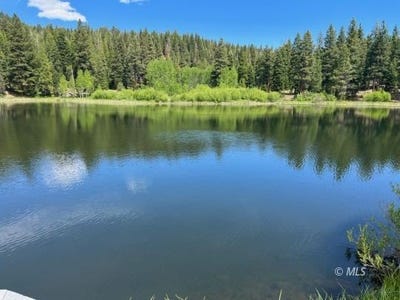 /international/us/1353-rocky-ridge-rd-fort-bidwell-ca-110104416608/