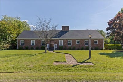 /international/us/305-robinhood-road-franklin-va-110108092153/