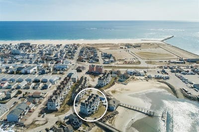 /international/us/24-harbor-road-hampton-nh-110108490236/