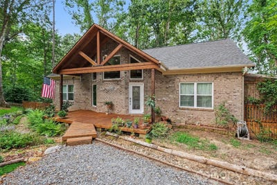 /international/us/1042-rosewood-drive-dallas-nc-110119734251/