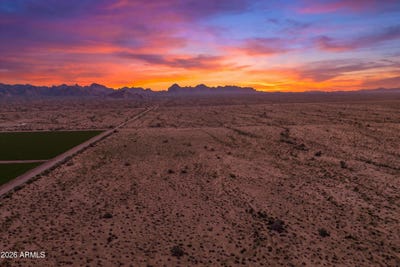 /international/us/w-centennial-road-tonopah-az-110120457700/