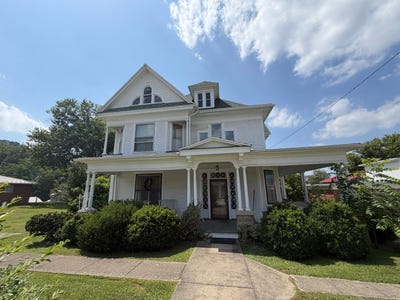 /international/us/106-church-st-west-union-wv-110109408556/