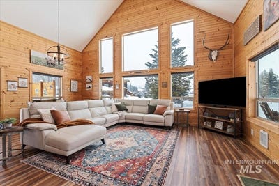 /international/us/3-boone-rd-garden-valley-id-110100965033/