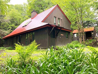 /international/us/2-woodlot-lane-wilmington-vt-110108615377/
