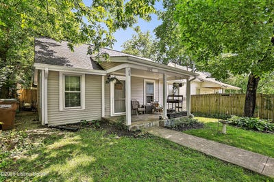 /international/us/224-e-higgins-st-midway-ky-110100132970/