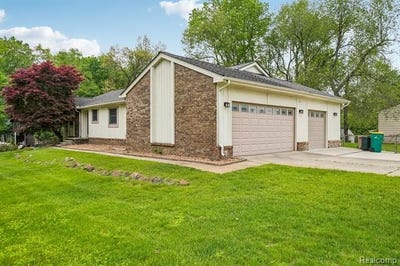 /international/us/1397-flamingo-street-wixom-mi-110108409147/