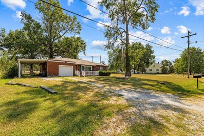 /international/us/607-wyatt-avenue-golden-city-mo-110094467839/