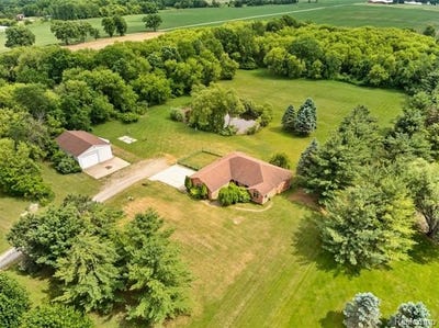 /international/us/8558-37-mile-road-bruce-twp-mi-110109085096/