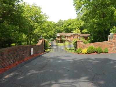 /international/us/2962-north-middletown-road-paris-ky-110100185620/