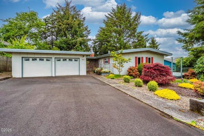 /international/us/3027-ne-32nd-drive-lincoln-city-or-110108068962/