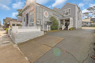 /international/us/883-lighthouse-ave-monterey-ca-110105115922/