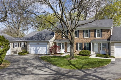 /international/us/19-the-court-of-greenway-northbrook-il-110107476980/