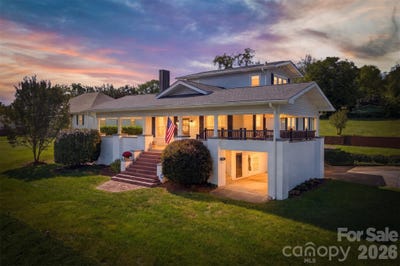 /international/us/110-burkemont-avenue-morganton-nc-110120056886/