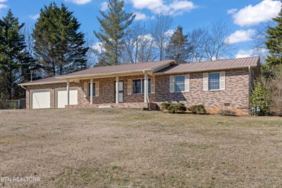 /international/us/242-mohawk-circle-seymour-tn-110108253932/