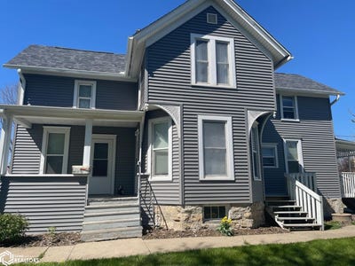 /international/us/1208-main-street-grinnell-ia-110099857265/