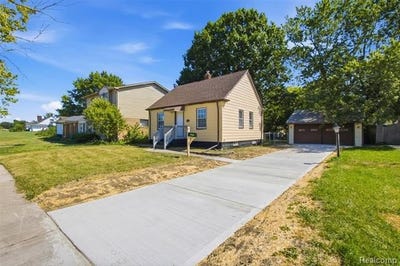 /international/us/20600-lennon-street-harper-woods-mi-110120001663/