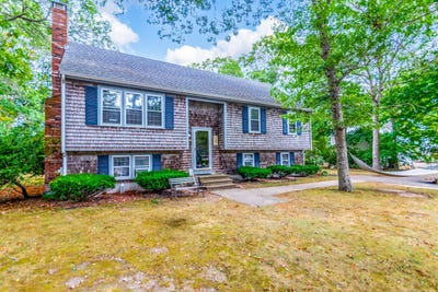 /international/us/66-braxton-road-east-falmouth-ma-110101713788/