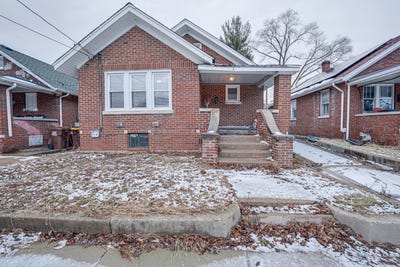 /international/us/2403-elm-street-rockford-il-110104974985/
