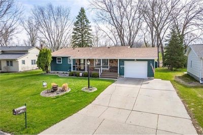 /international/us/1208-lenore-way-fergus-falls-mn-110107727030/