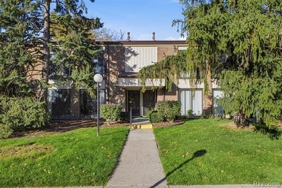 /international/us/18217-university-park-drive-livonia-mi-110120712947/