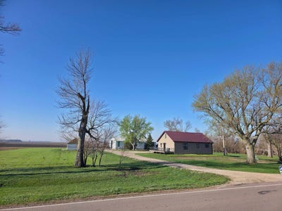 /international/us/865-matlock-blvd-sheldon-ia-110103424629/