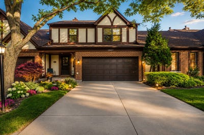 /international/us/2807-brighton-court-westchester-il-110108904139/