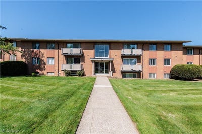 /international/us/21841-river-oaks-drive-rocky-river-oh-110108444838/