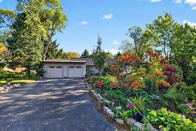 /international/us/1426-ravenoaks-trail-oregon-wi-110120549511/
