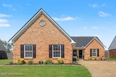 /international/us/8165-mary-payton-drive-southaven-ms-110108738274/