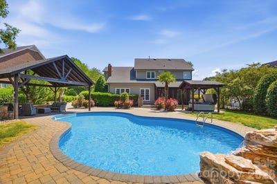 /international/us/1522-12th-fairway-drive-nw-concord-nc-110107747926/