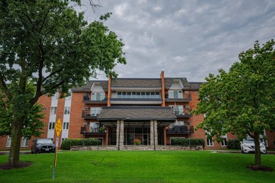 /international/us/4221-saratoga-avenue-downers-grove-il-110119563704/