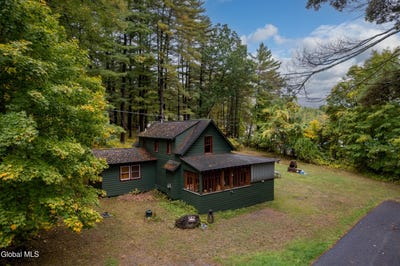 /international/us/39-cedar-lane-lake-george-ny-110108267292/