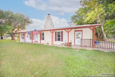 /international/us/1628-county-road-357-utopia-tx-110100357018/