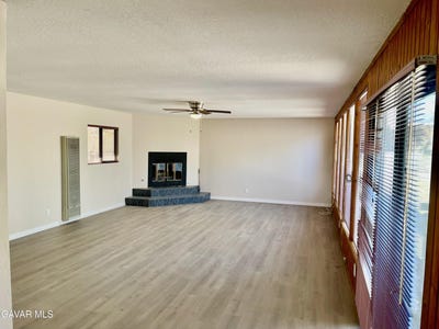 /international/us/3171-milton-drive-mojave-ca-110106275412/