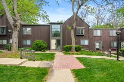 /international/us/150-carberry-hill-court-kalamazoo-mi-110108191311/