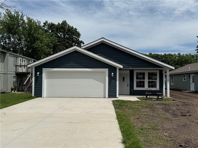 /international/us/1215-s-maple-street-ottawa-ks-110108343794/