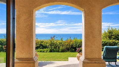 /international/us/26-ritz-cove-dana-point-ca-110107894453/