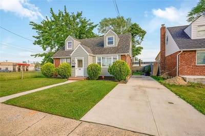 /international/us/876-oliver-avenue-westbury-ny-110108381689/