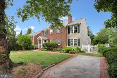/international/us/1200-n-illinois-street-arlington-va-110109082694/