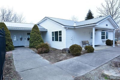 /international/us/13-first-street-cairnbrook-pa-110107051657/