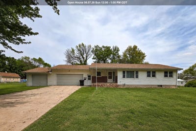/international/us/611-railroad-ave-correctionville-ia-110108197985/
