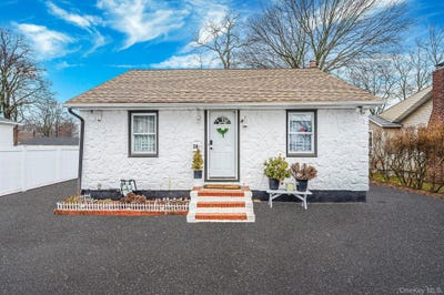 /international/us/26-smith-street-amityville-ny-110106379832/
