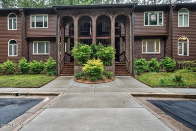 /international/us/1311-forest-hills-road-wilson-nc-110100090401/