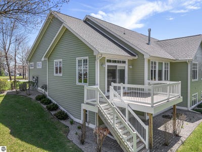 /international/us/188-wildwood-meadows-drive-traverse-city-mi-110106754435/