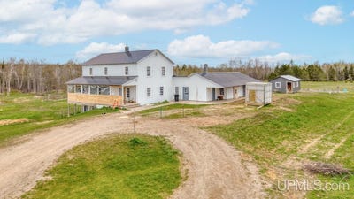 /international/us/3624-21st-road-gladstone-mi-110108070595/