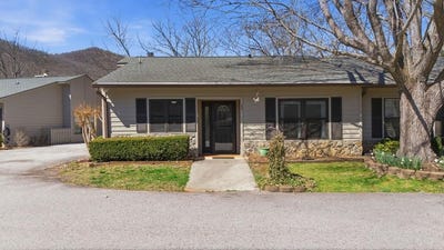 /international/us/15-plum-tree-ln-franklin-nc-110106318147/