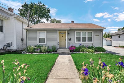/international/us/17936-hickory-street-lansing-il-110108282918/