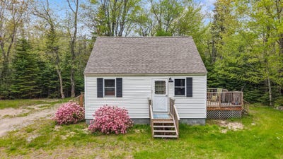 /international/us/66-salty-marsh-drive-steuben-me-110103476636/